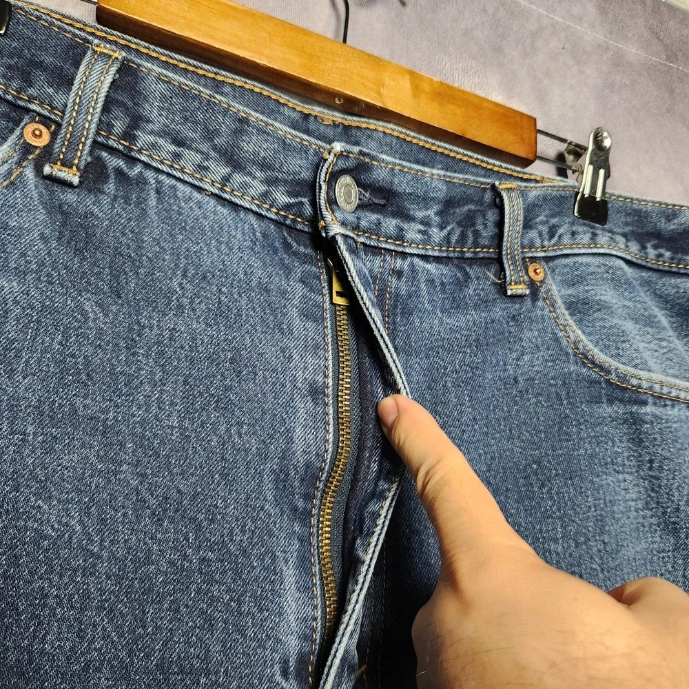 Levis 505 Regular Fit Jeans Mens 42x30 Medium Wash Blue Straight Leg‎ Pants